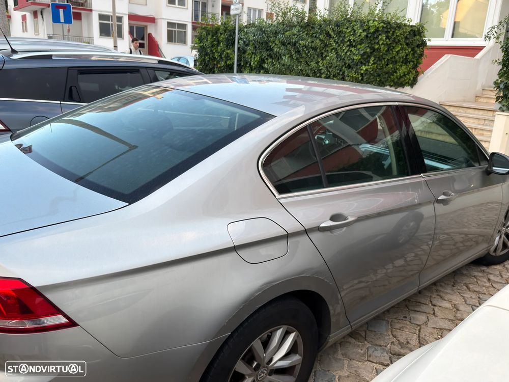 VW Passat 2.0 TDI Confortline - 11