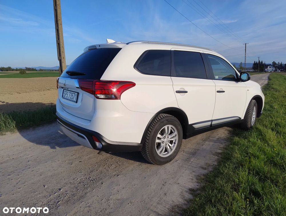 Mitsubishi Outlander 2.0 Invite + 2WD - 8