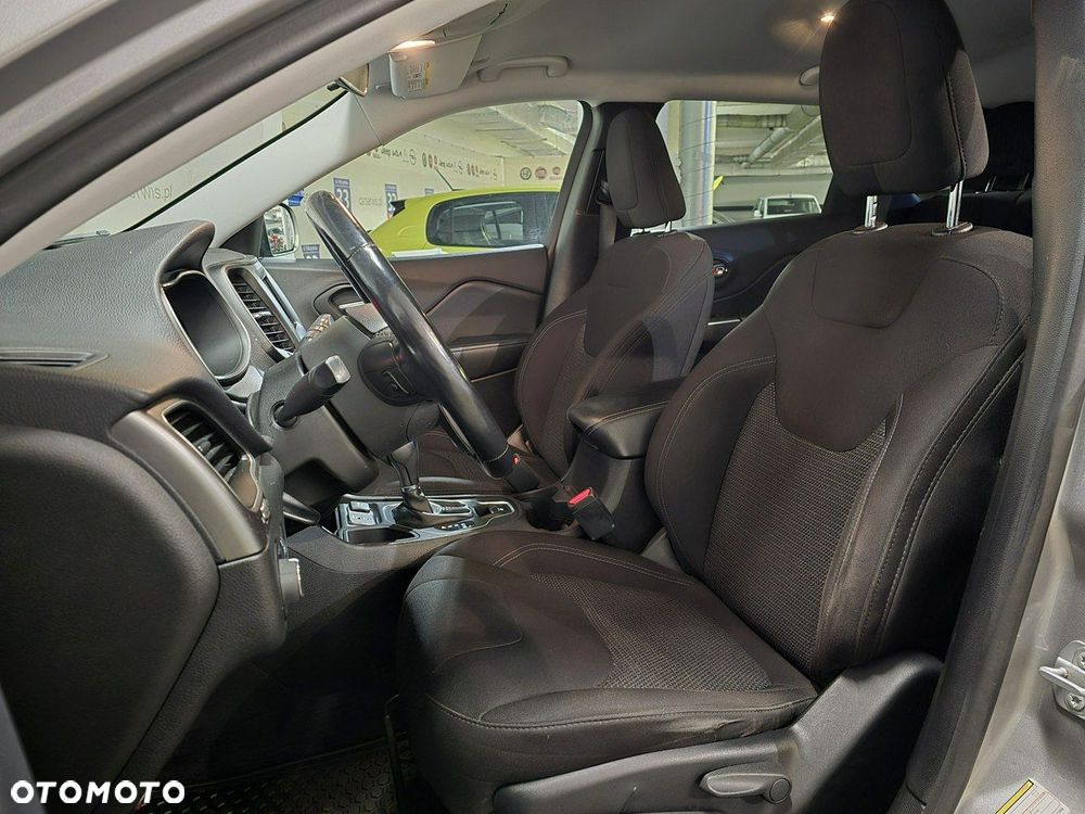Jeep Cherokee - 15