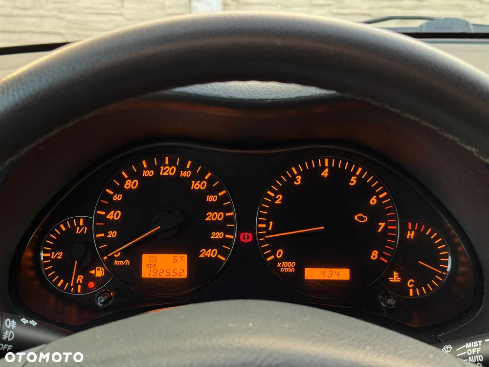 Toyota Avensis 2.0 VVT-i Sol - 25