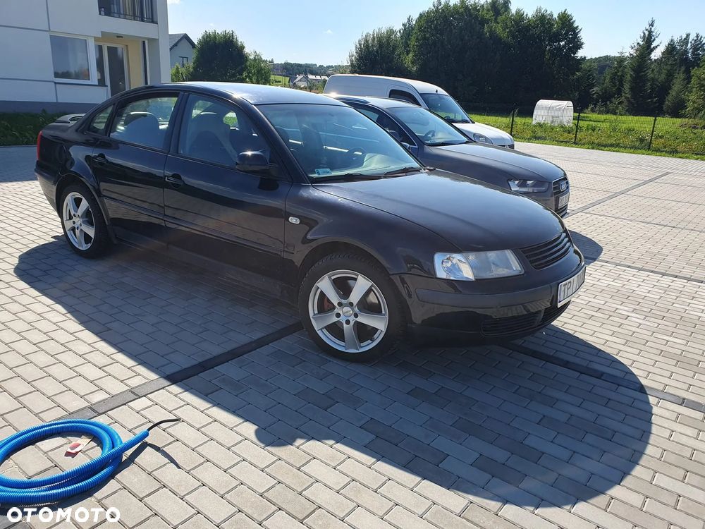 Volkswagen Passat - 1