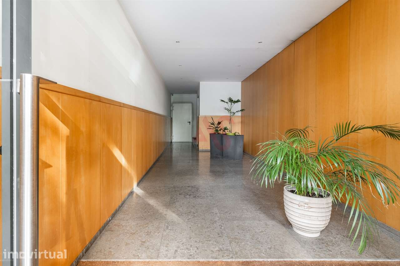 OPORTUNIDADE EXCLUSIVA: Apartamento T3 de Luxo, Totalmente Mobilado e - Grande imagem: 4/28