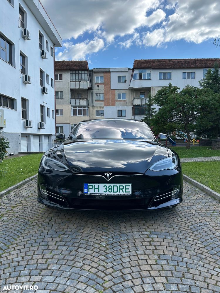 Tesla Model S - 3