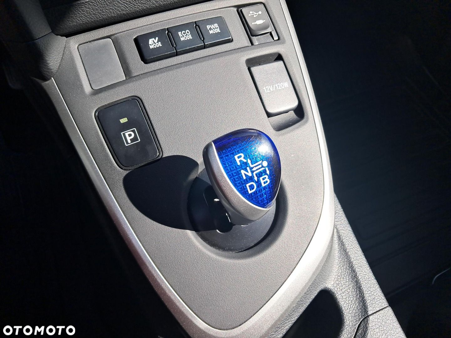 Toyota Auris Hybrid 135 Prestige - 24