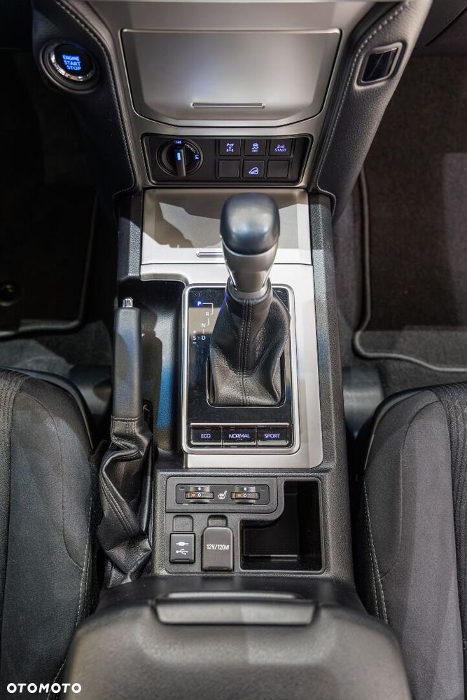 Toyota Land Cruiser - 26