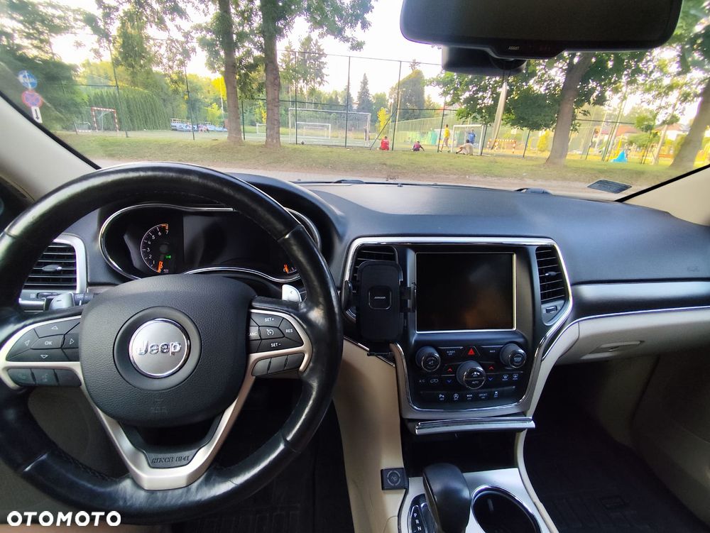 Jeep Grand Cherokee - 22