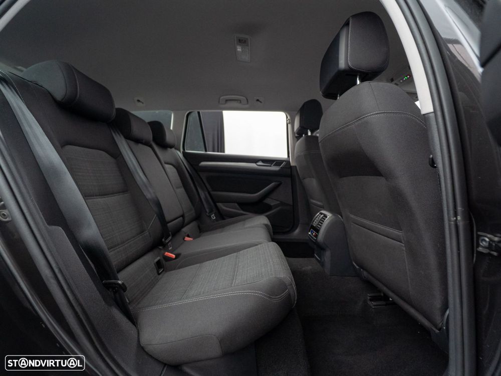 VW Passat Variant 2.0 TDI Business DSG - 43
