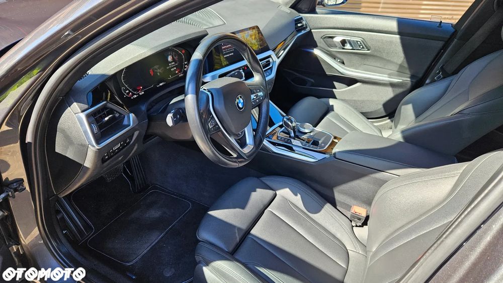 BMW Seria 3 330i xDrive M Sport sport - 22