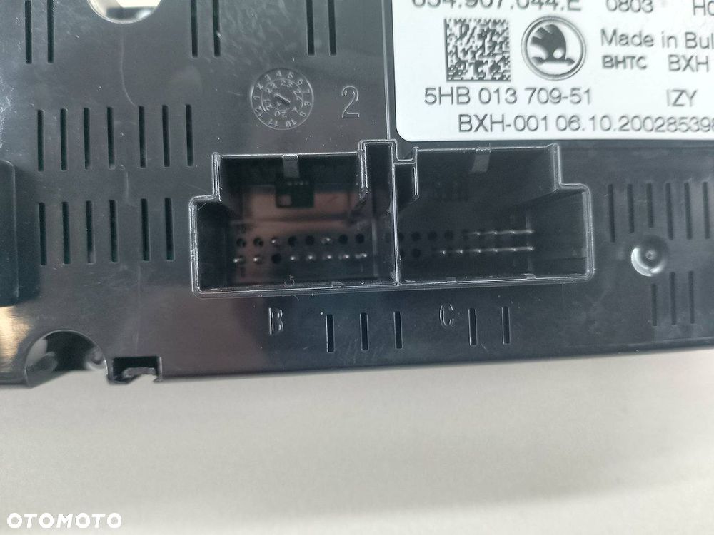 PANEL NAWIEWU SKODA KAMIQ ( 2019-2024 ) 654907044E - 7