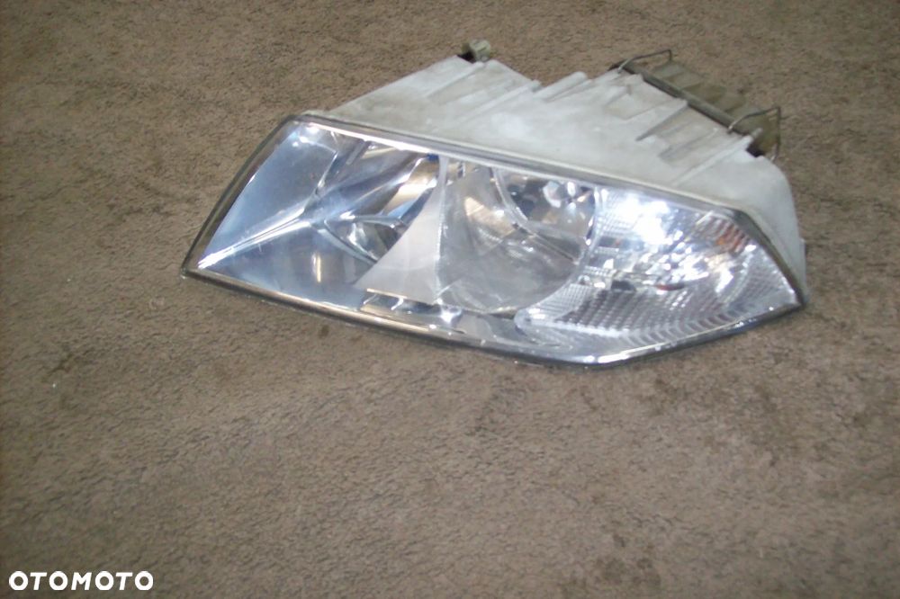 LAMPA PRZEDNIA LEWA SKODA OCTAVIA II EUROPA - 2
