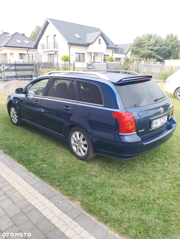 Toyota Avensis - 8
