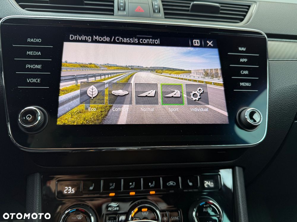 Skoda Superb 2.0 TDI SCR Sportline DSG - 27