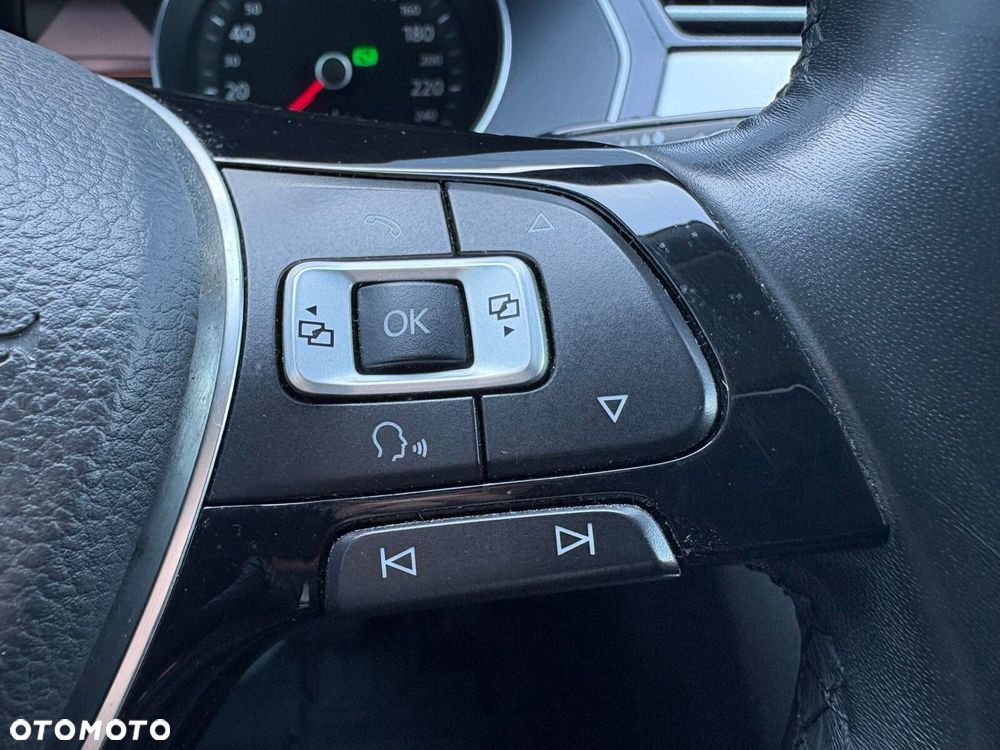 Volkswagen Passat - 22