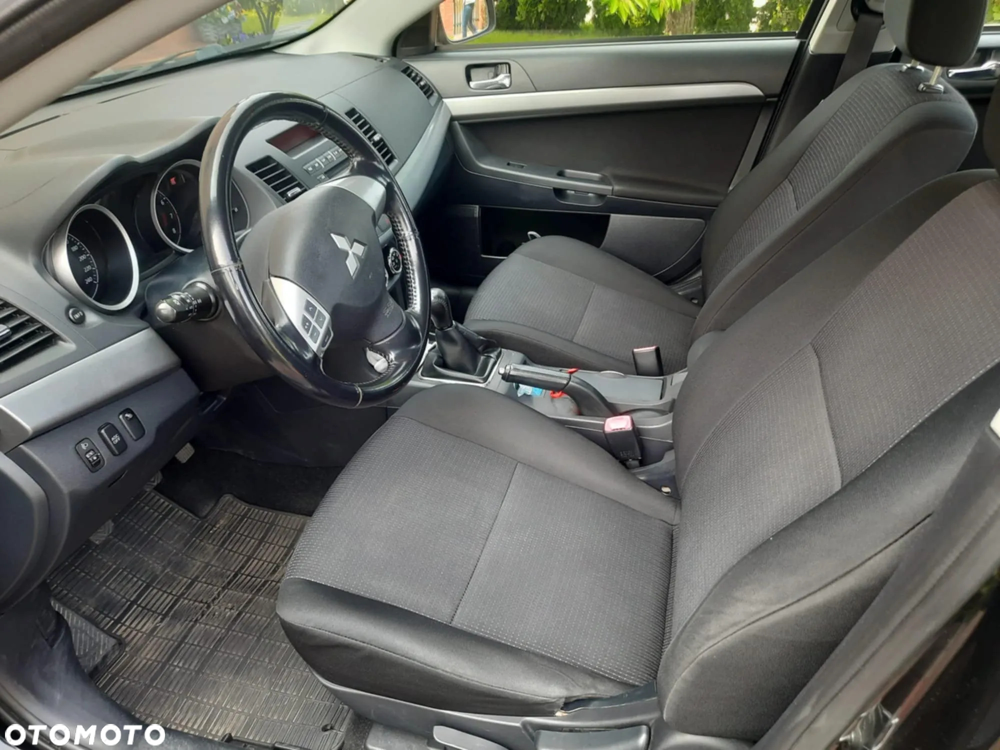 Mitsubishi Lancer - 8