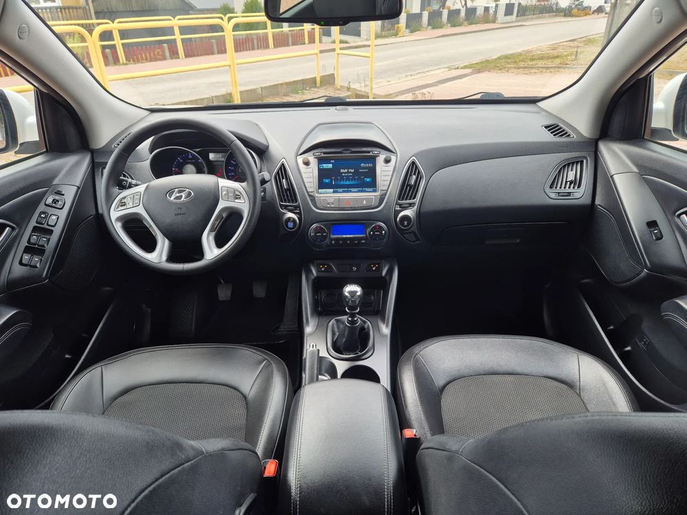 Hyundai ix35 1.7 CRDi 2WD blue Finale Gold - 23