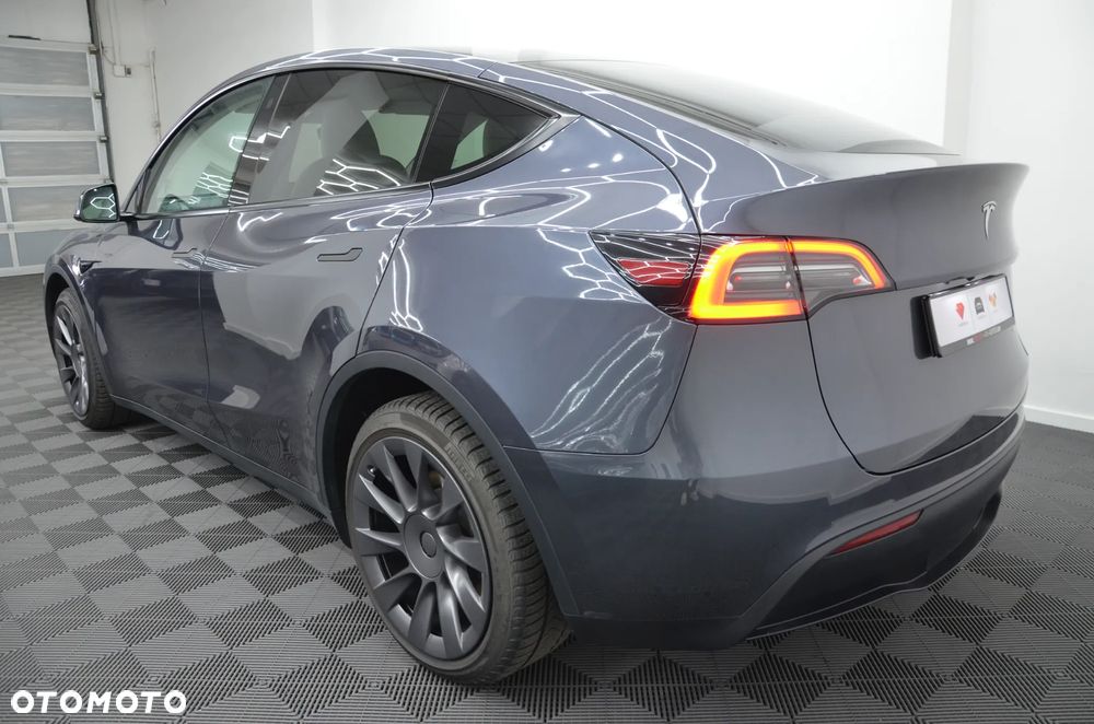 Tesla Model Y Long Range Dual Motor AWD - 6