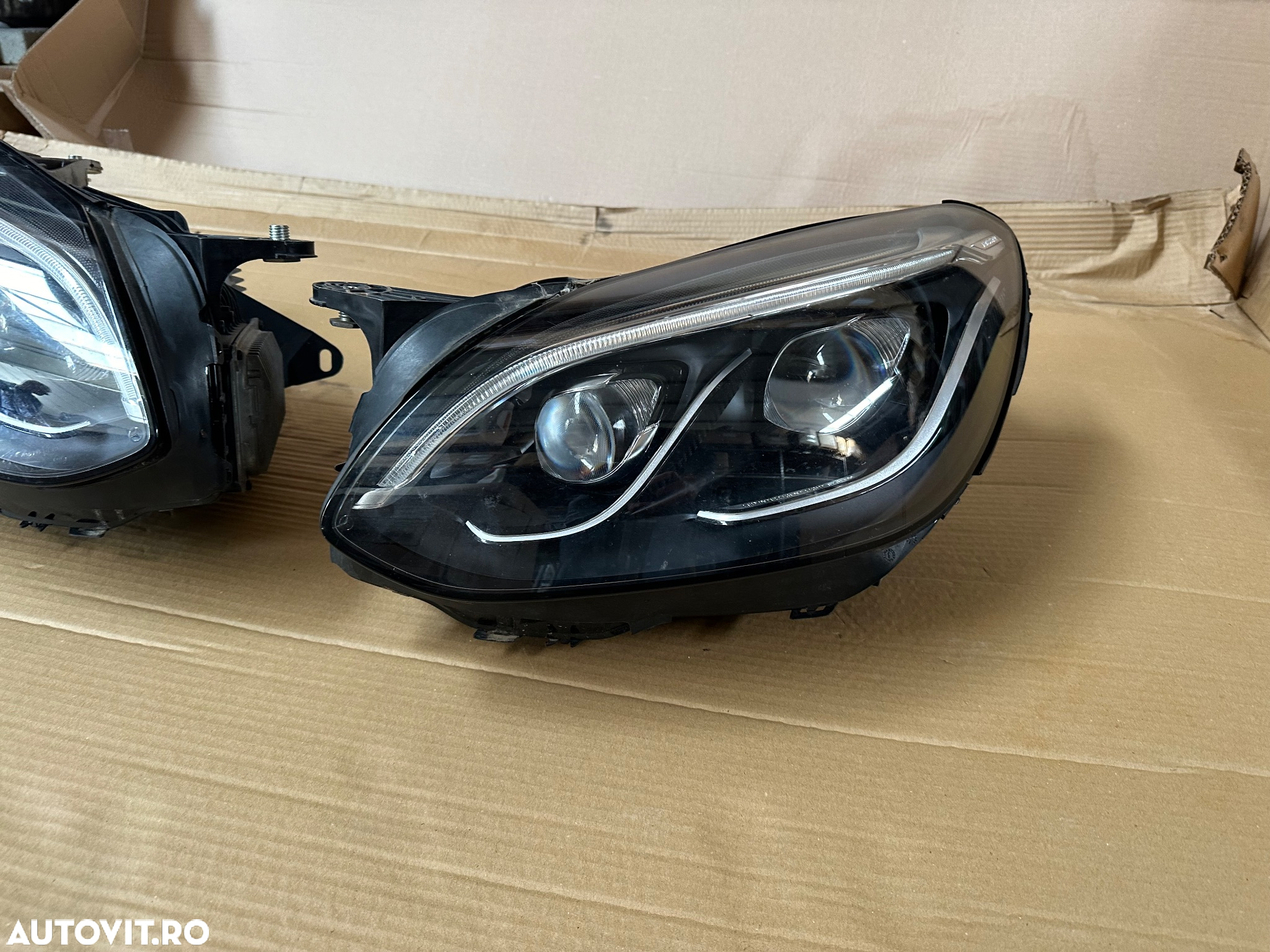 Far complet stanga si dreapta MERCEDES SLC W172 an 2016-2020 fara defecte cod A1729063501, A1729069100 - 2