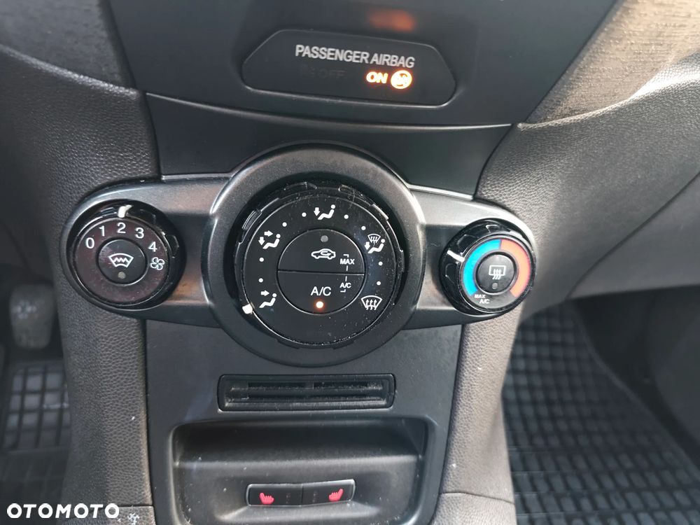 Ford Fiesta - 12