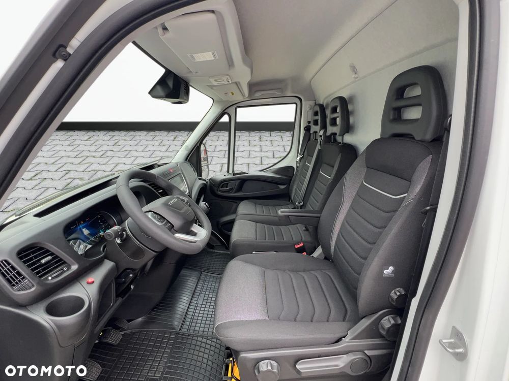 Iveco Daily 35C18H 3.0 Diesel 180KM Kontener + Winda dostępny "od ręki" - 23