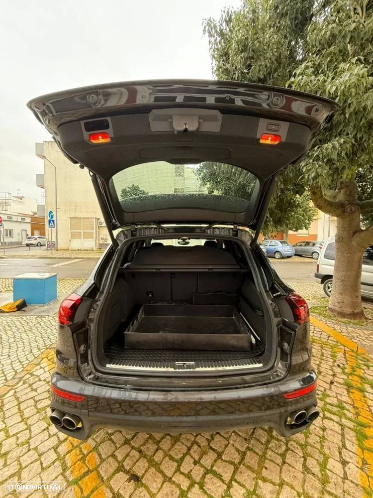 Porsche Cayenne S E-Hybrid — fotografia 12
