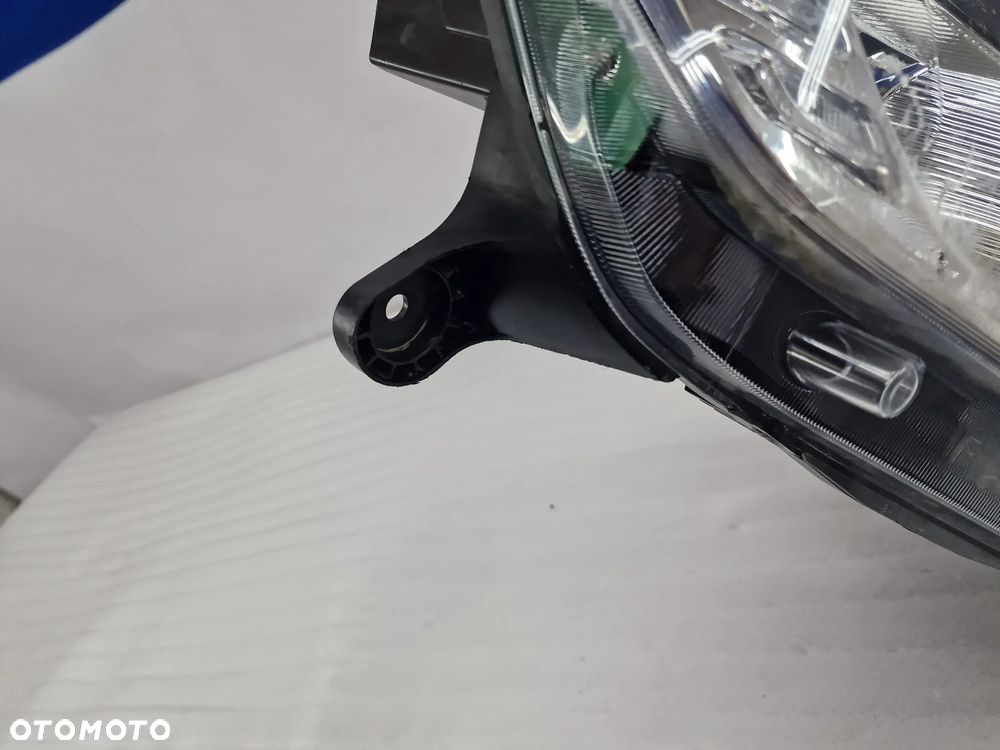 DACIA SANDERO II  LIFT 17- PRAWA LAMPA PRZEDNIA PRZÓD . NR 260103529R , NR AUKCJI LA351 - 11