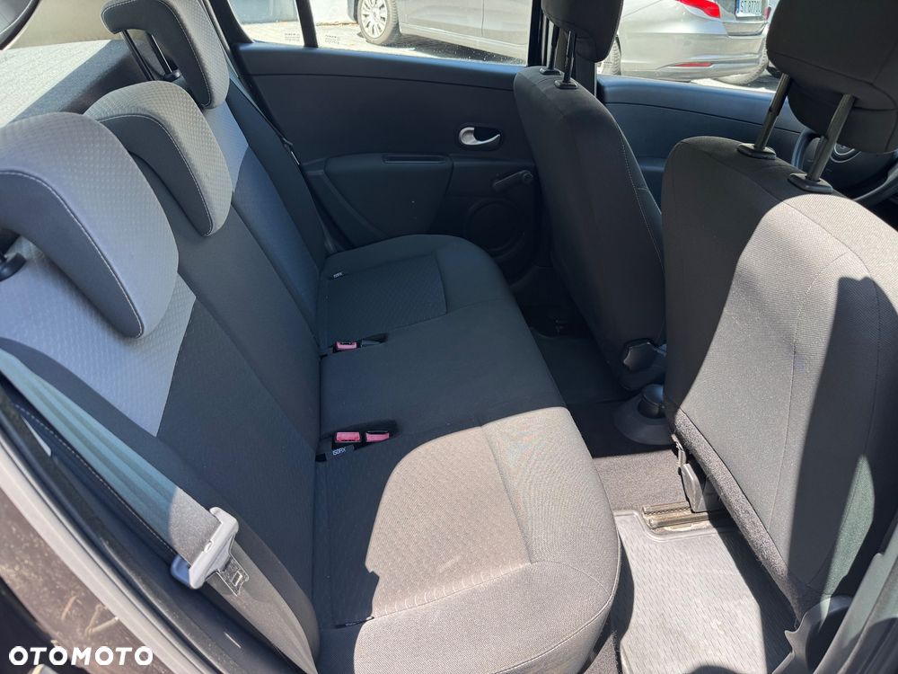 Renault Clio - 11