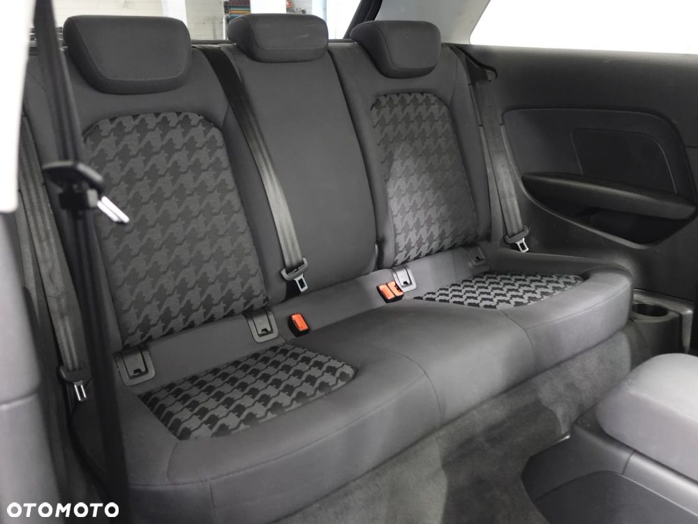 Audi A3 Sportback 2.0 TDI Ambiente - 24