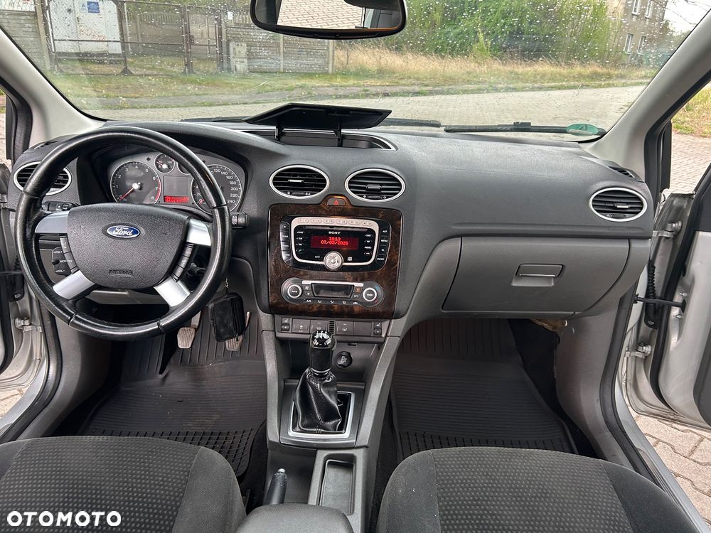 Ford Focus Ghia - 26