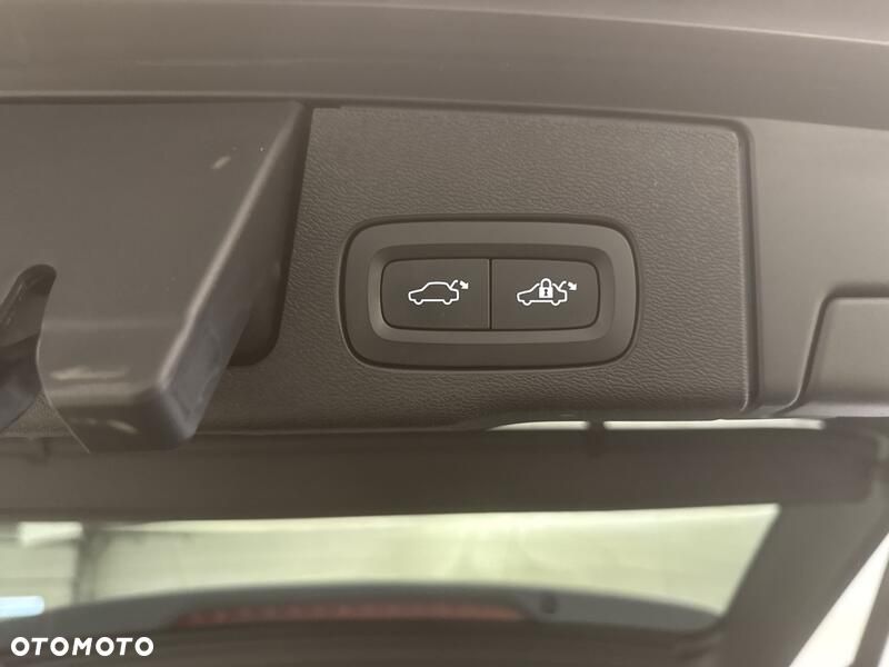 Volvo XC 60 B4 D AWD Momentum Pro - 23