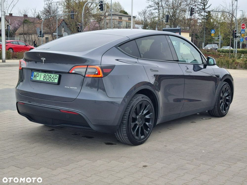 Tesla Model Y Long Range AWD - 5