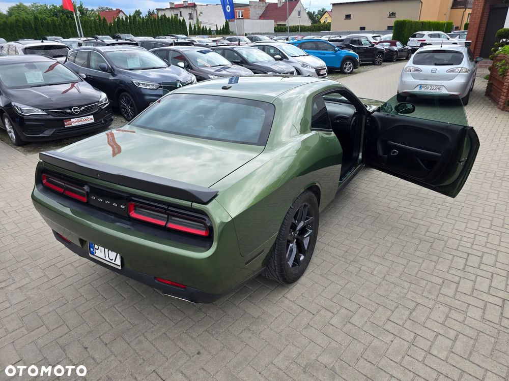 Dodge Challenger - 33