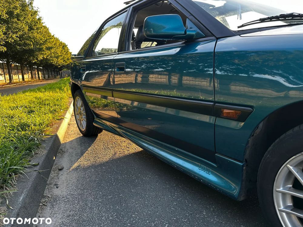 Mazda 323F - 7