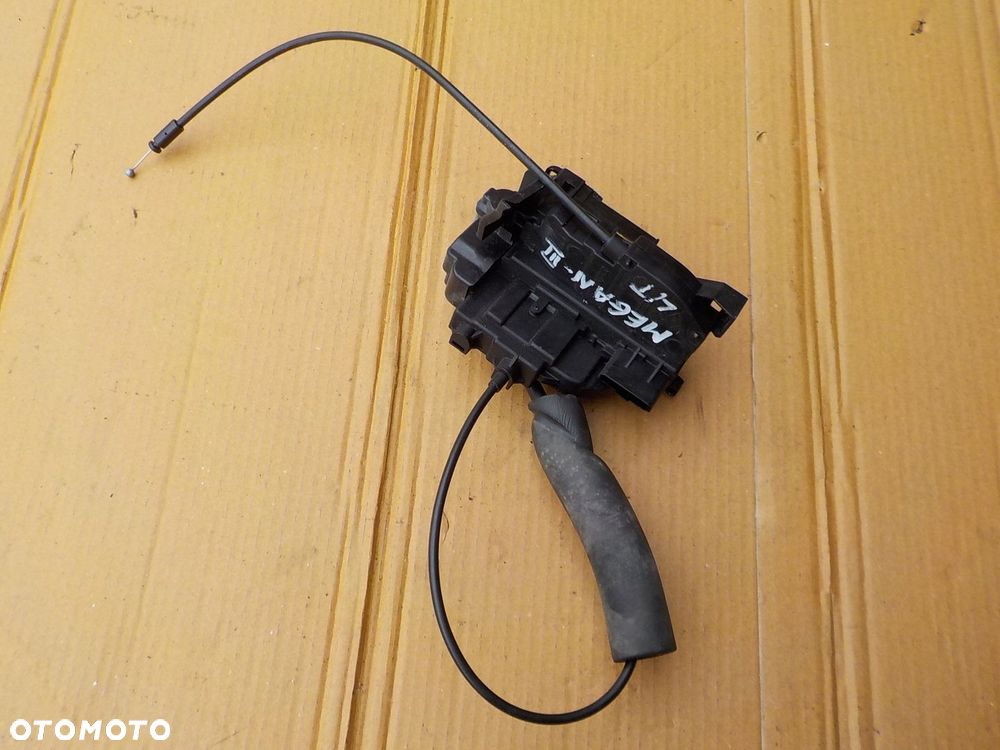 zamek lewy tył renault megane III kombi 2011r 825030574R