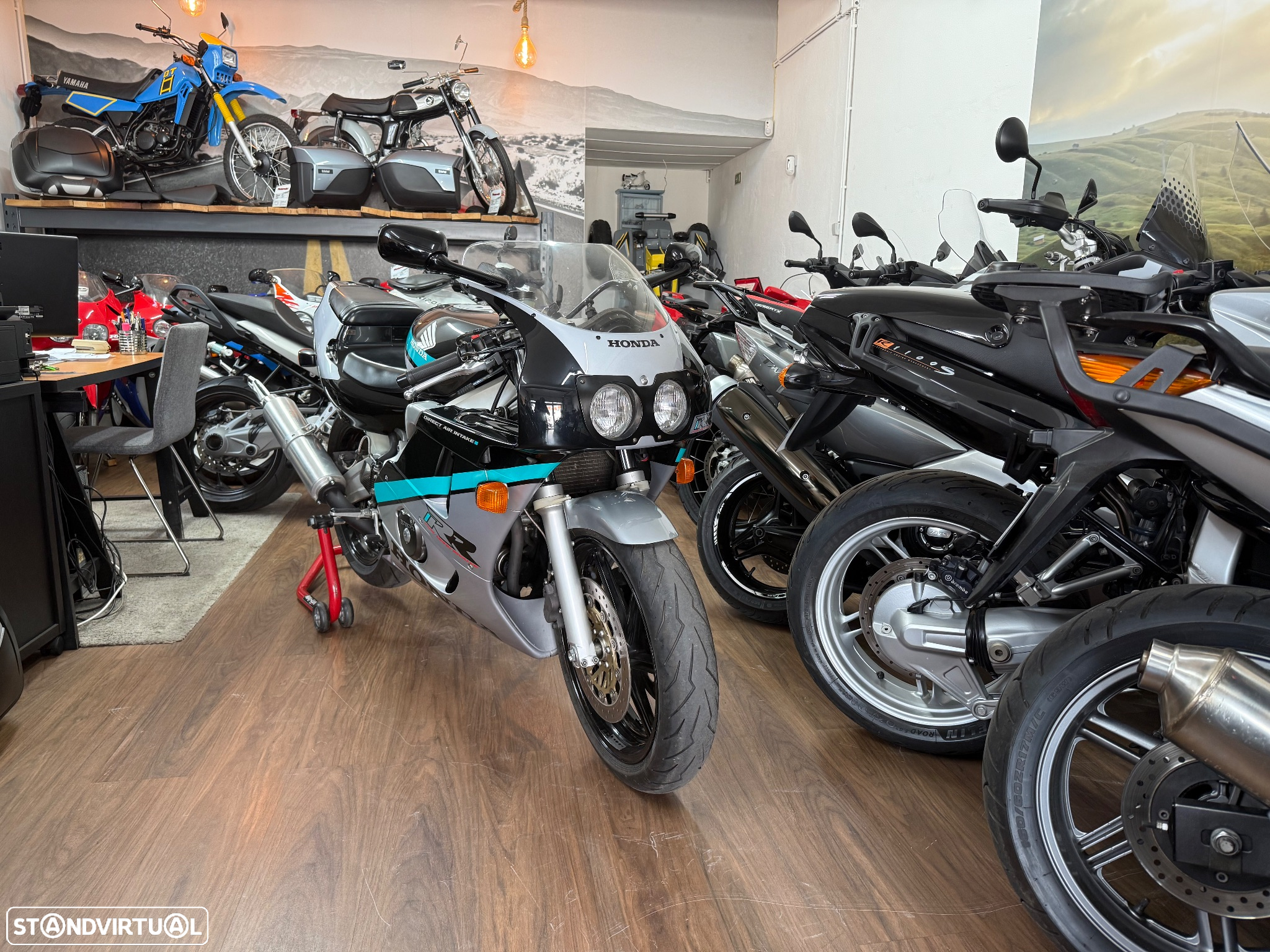 Honda CBR 400 RR - 3