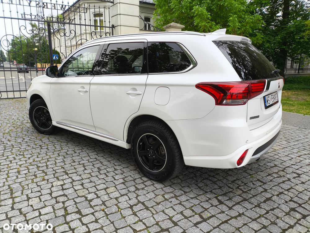 Mitsubishi Outlander 2.0 4WD Top - 15