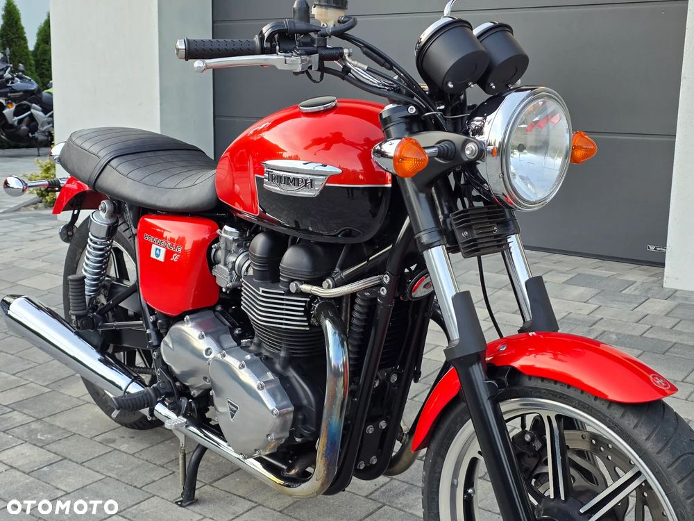 Triumph Bonneville - 16