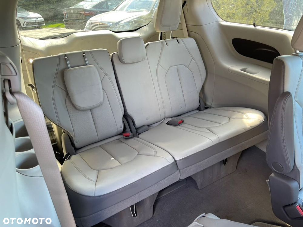 Chrysler Pacifica - 21
