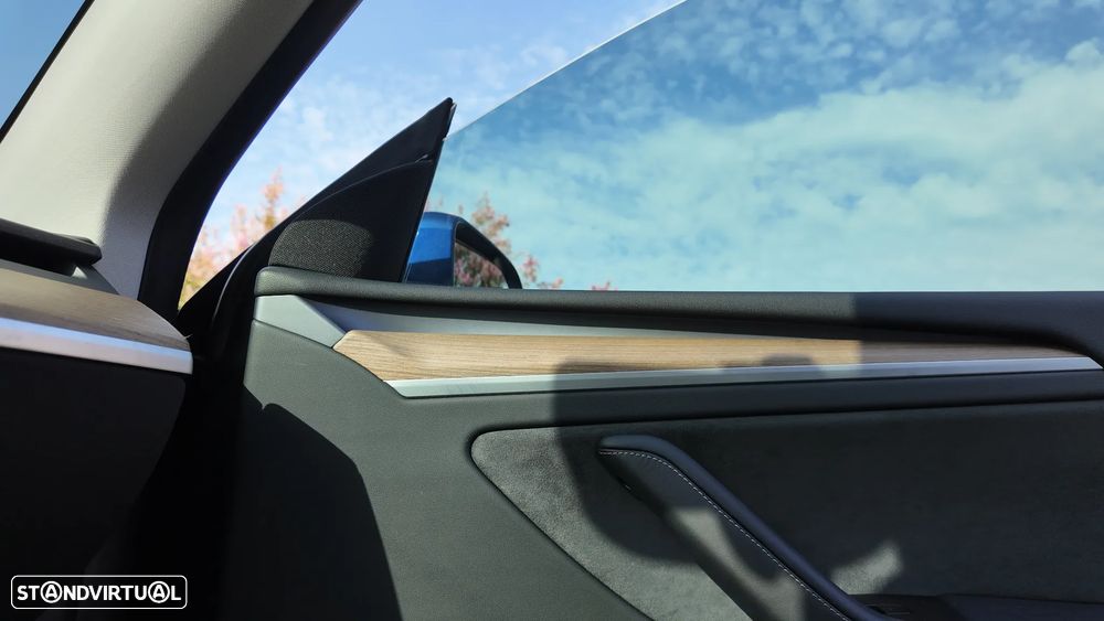 Tesla Model Y RWD - 25