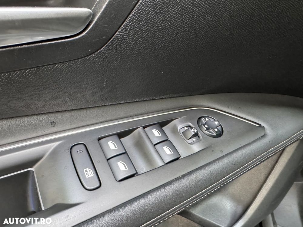 Peugeot 3008 1.2 PureTech Turbo S&S GT-Line - 23