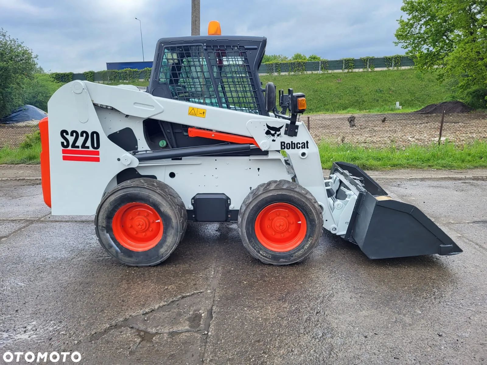 Bobcat S220 - 1