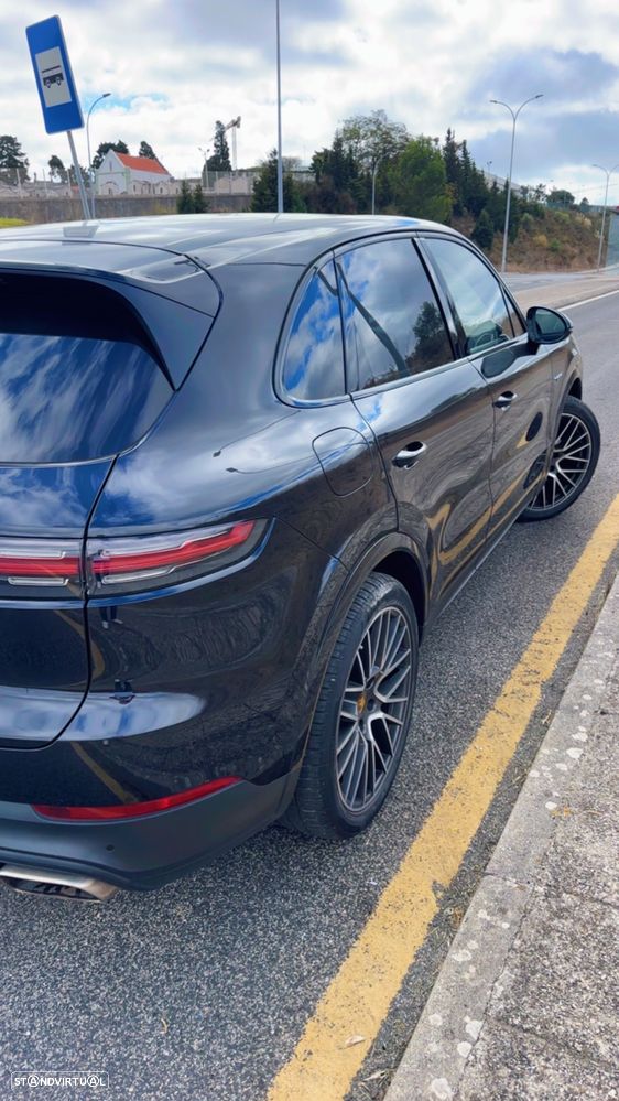 Porsche Cayenne - 4