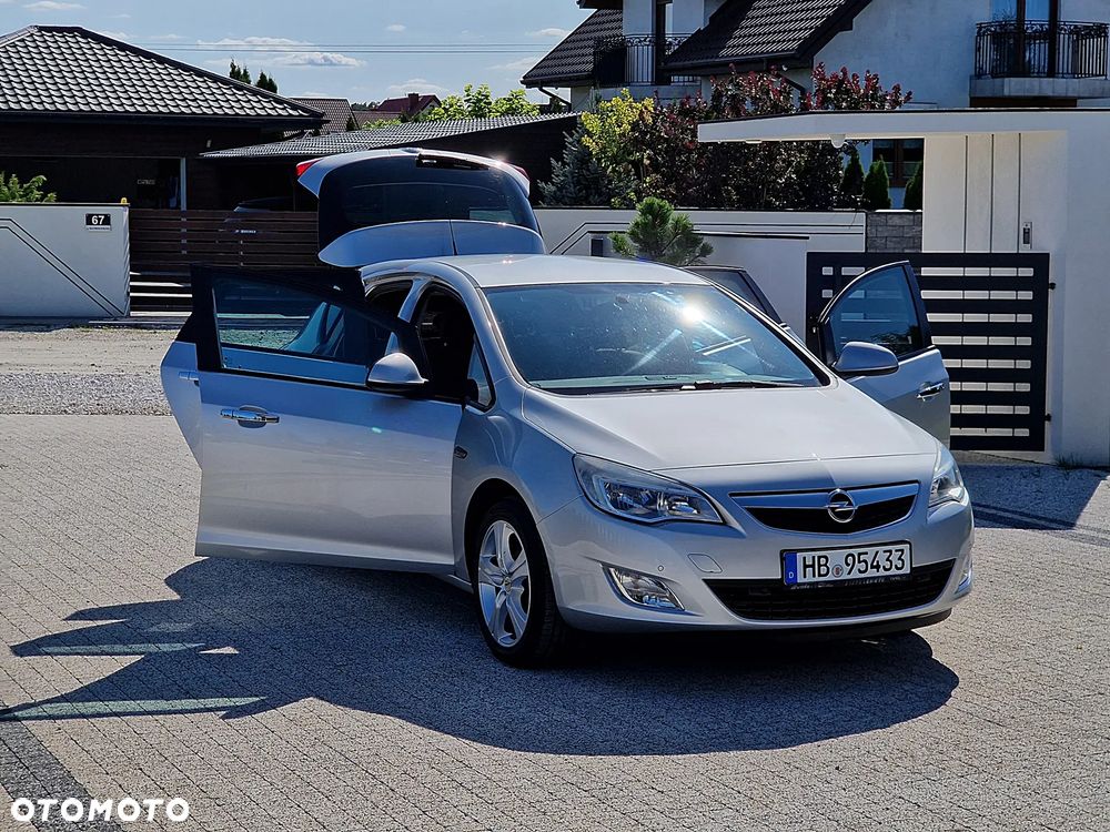 Opel Astra 1.4 Turbo 150 Jahre - 17