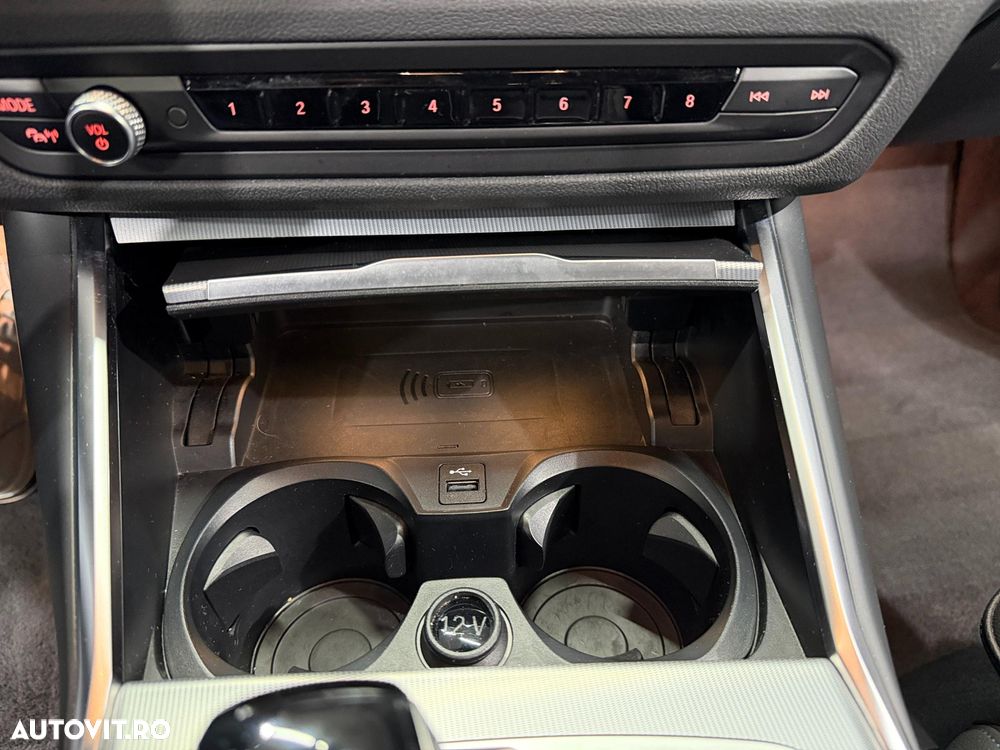 BMW Seria 3 330e Aut. M Sport - 27