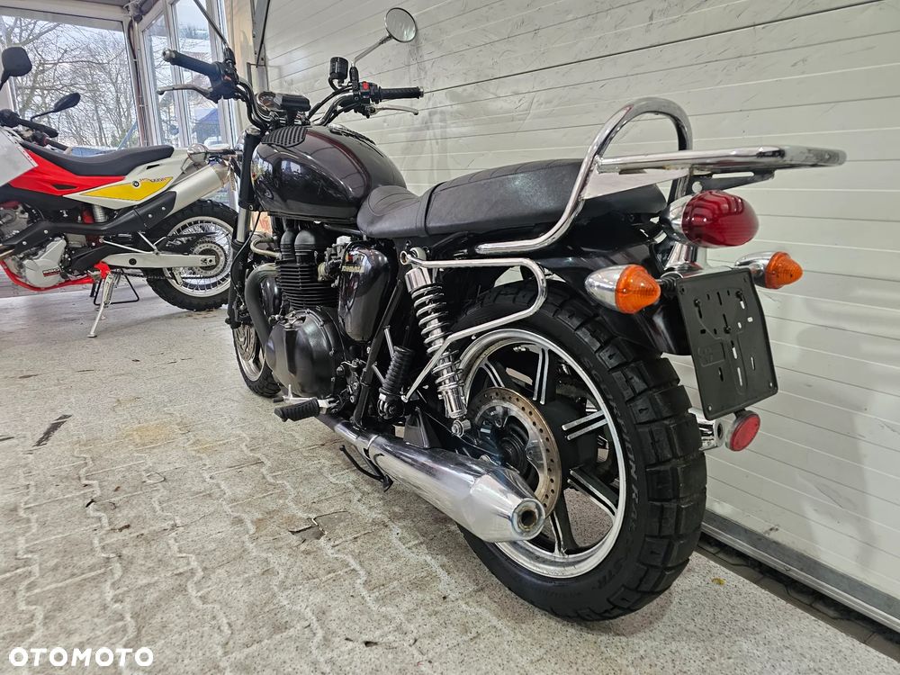 Triumph Bonneville - 10