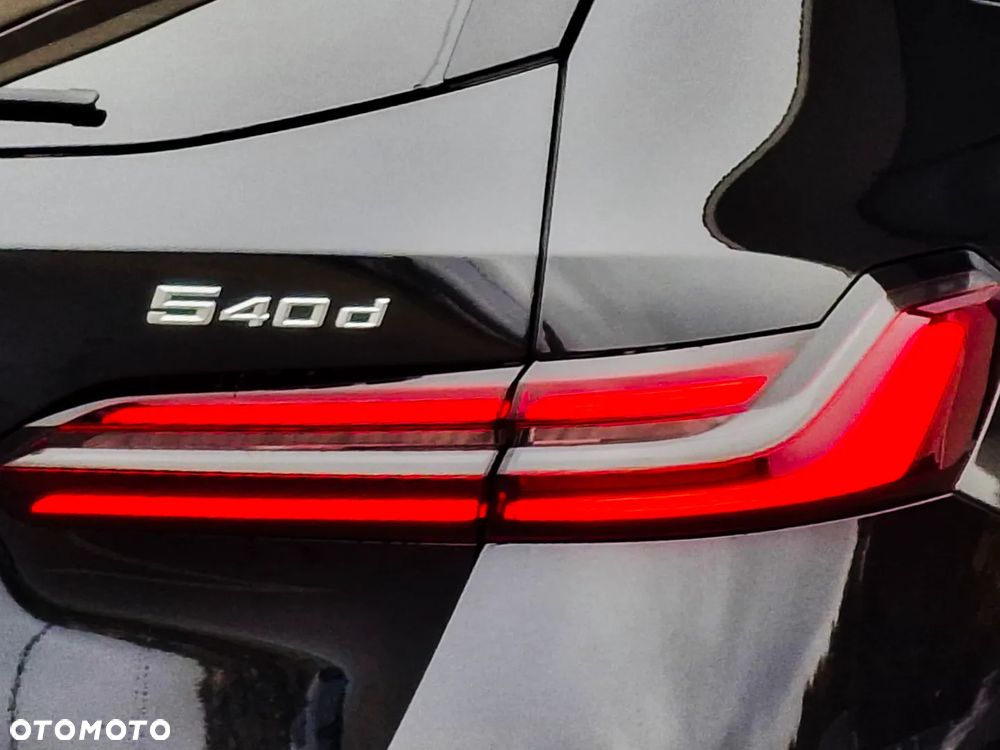 BMW Seria 5 540d xDrive mHEV M Sport - 15
