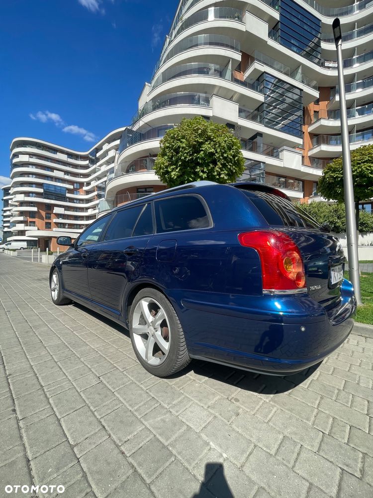 Toyota Avensis 2.0 VVT-i High - 3