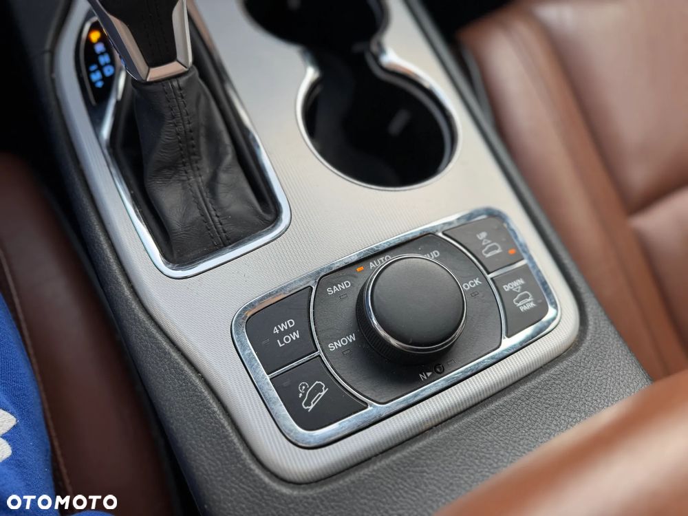 Jeep Grand Cherokee 5.7 V8 HEMI Summit - 23
