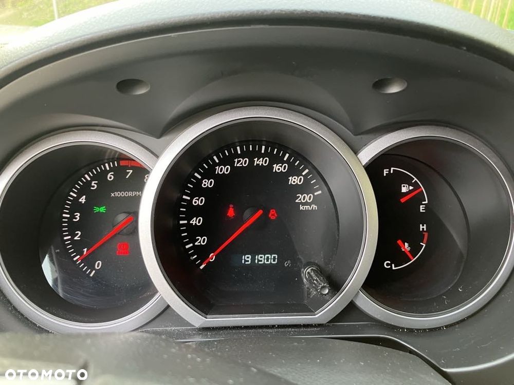 Suzuki Grand Vitara 2.0 - 10