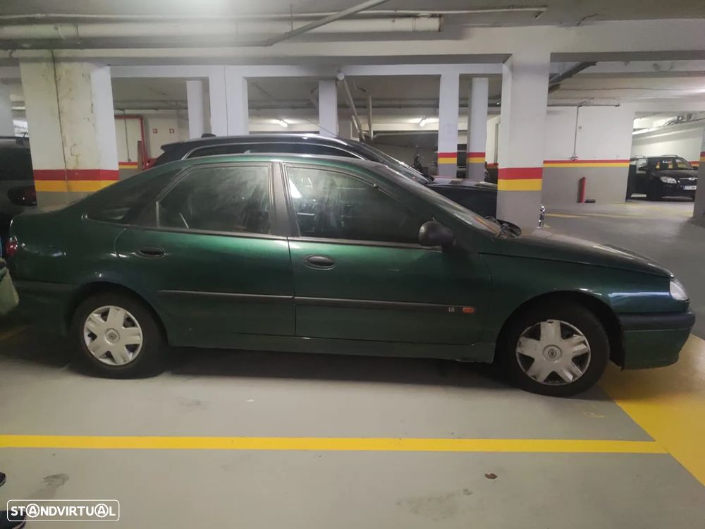 Renault Laguna 1.8 RT - 1
