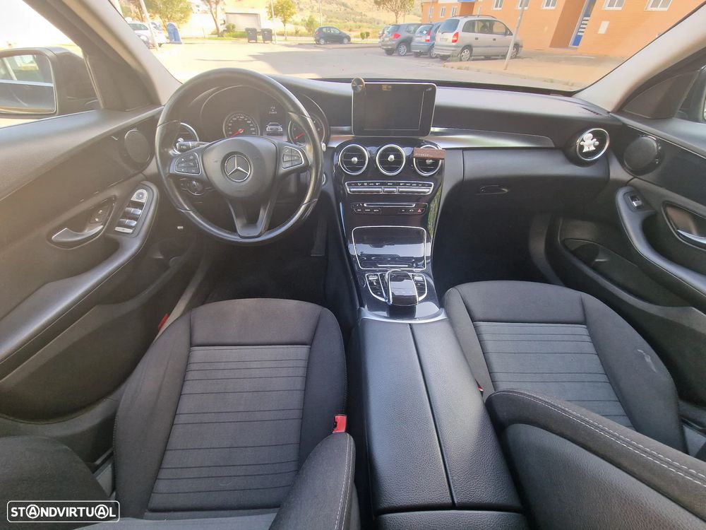 Mercedes-Benz 200 - 17